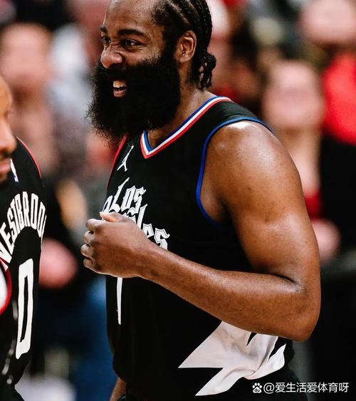 美记：火箭签保罗需清理薪资空间，还可能会破坏更衣室关系（美媒：火箭若签保罗需腾出薪资空间，恐影响更衣室氛围）