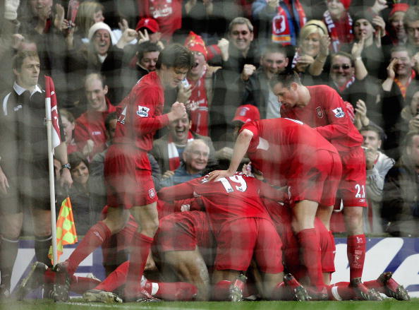 汪涵陪儿子马术竞赛！嚼槟榔超享受，夫妻交替带娃成热议焦点（汪涵现身儿子马术赛场，嚼槟榔显惬意，夫妻轮流带娃引热议）