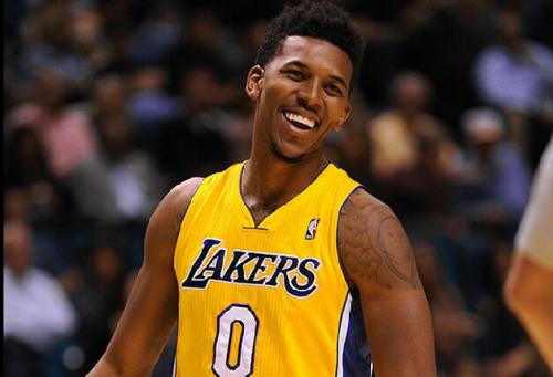 唐斯防守策略：且退且防的艺术（唐斯防守之道：退守中的智慧）