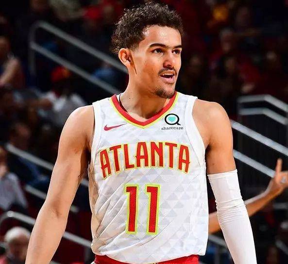 萨拉赫缺阵利物浦争议点球告负，球员称判罚牵强（萨拉赫缺阵之际利物浦折戟争议点球，球员直指判罚牵强）