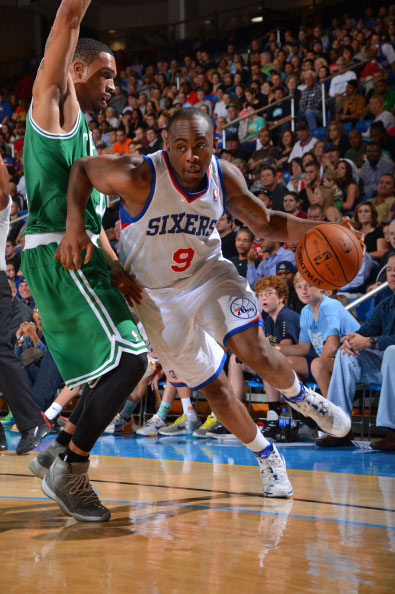 中足联颁奖：申花外租广西球员费尔南多当选中乙赛季最佳球员（中足联颁奖礼：申花外租至广西的费尔南多荣膺中乙赛季最佳球员）