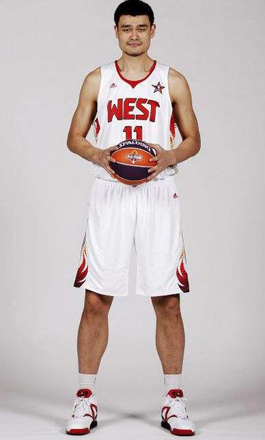 曼联、利物浦近五轮各1胜，英超积分榜曼联积22分，领先利物浦。（曼联利物浦近五轮各仅一胜，英超积分曼联22分暂压利物浦）