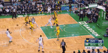 詹姆斯篮板抢断关键时刻锁定胜局（詹姆斯关键篮板与抢断锁定胜局）