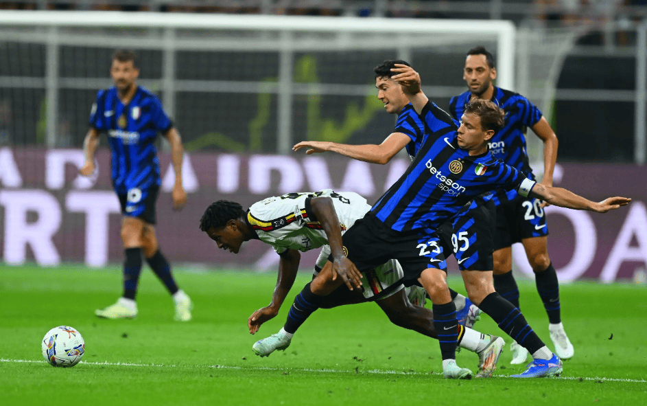 西甲积分榜：巴萨先赛获胜领先皇马4分，马竞两连败暂列第五（西甲最新积分榜：巴萨抢先取胜将对皇马优势扩大至4分，马竞两连败暂居第5）