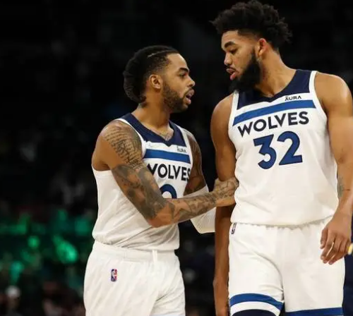 安全至上！NBA杯赛湖人弃用争议地板，恢复主场常规场地（为安全起见，湖人NBA杯赛改回常规主场地板，叫停争议地板）