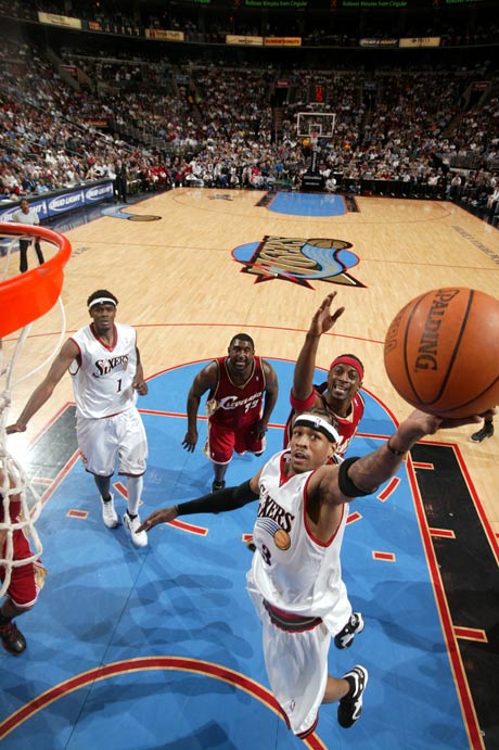 芬奇：康利作用至关重要 有他在场上我们整体更出色尤其关键时刻（芬奇直言康利不可或缺：他在场让球队更出色，关键时刻尤为明显）