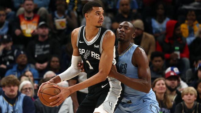 萨顿认为这将是“周末最佳比赛”，但他与希勒对桑德兰对阵纽卡斯尔的看法不同。（萨顿称桑德兰对纽卡斯尔将是“周末焦点战”，但与希勒看法相左）