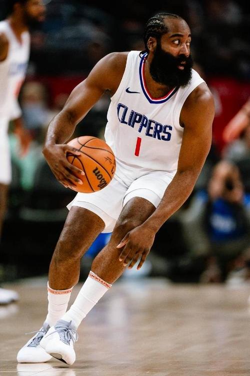 巴萨国王杯对手主帅：我女儿已经让我去要亚马尔和佩德里球衣了（巴萨国王杯对手主帅笑称：女儿催我向亚马尔和佩德里索要球衣）