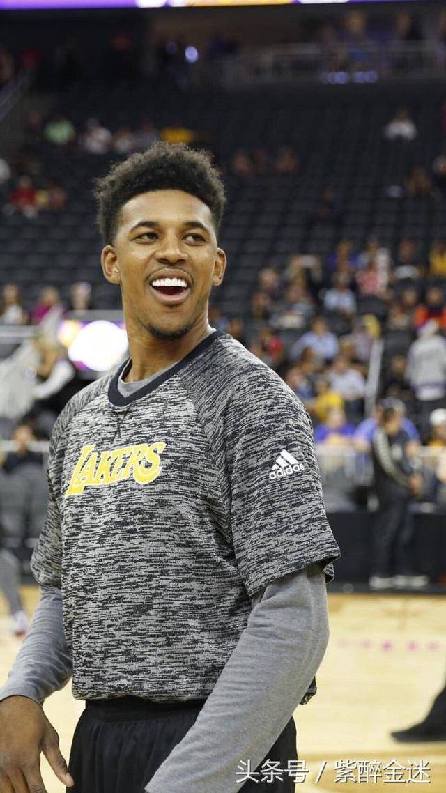 迪马：斯卡尔维尼右内收肌拉伤，将继续因伤缺阵（迪马：斯卡尔维尼右腿内收肌拉伤，仍将缺席比赛）