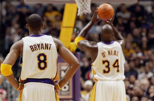 詹姆斯关键三分绝杀比赛（詹姆斯压哨三分制胜）