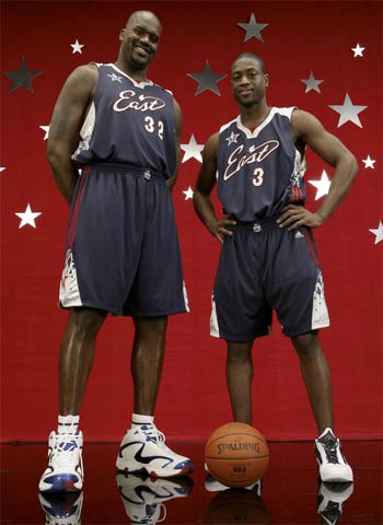 喀麦隆体育部长与足协主席埃托奥决裂，前者指责后者操纵选举（喀麦隆体育部长与足协主席埃托奥关系破裂，指控其操纵选举）