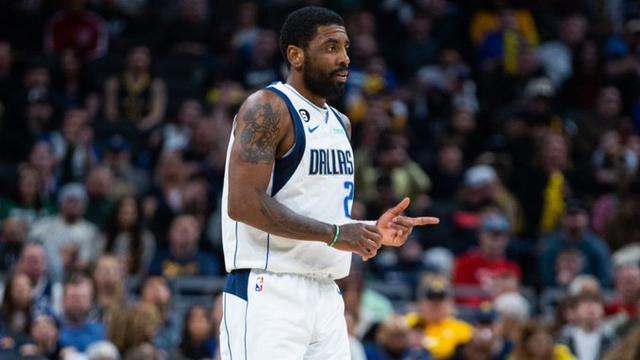 球迷：这球不进都对不起场地（球迷感叹：不进都对不起这草皮）