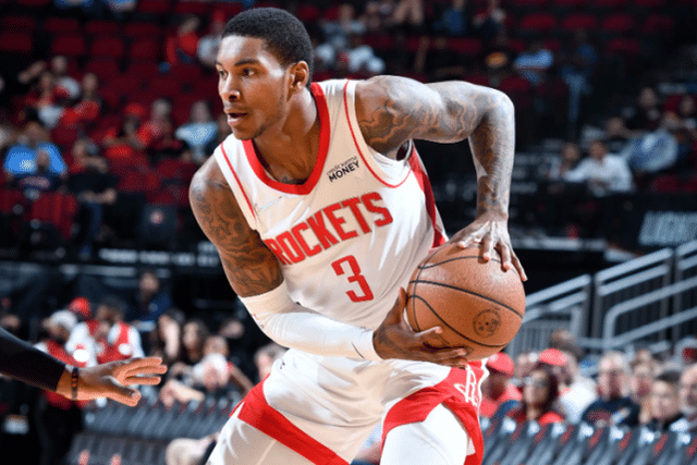 卡卢卢：斯帕莱蒂要求很高；我们可以随时切换三后卫或四后卫（卡卢卢：斯帕莱蒂要求严格，我们能随时在三后卫与四后卫之间切换）