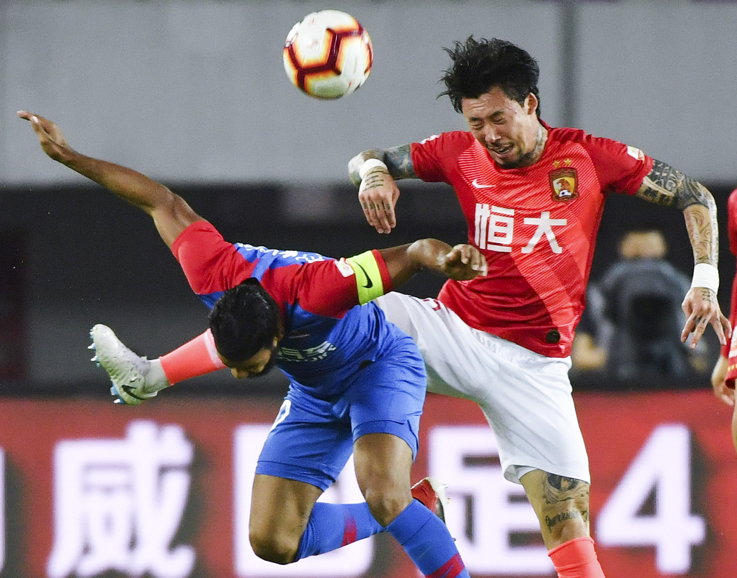 维克多·穆尼奥斯：重拾进球感觉，点燃奥萨苏纳的希望之火（维克多·穆尼奥斯找回进球手感，重燃奥萨苏纳的希望）