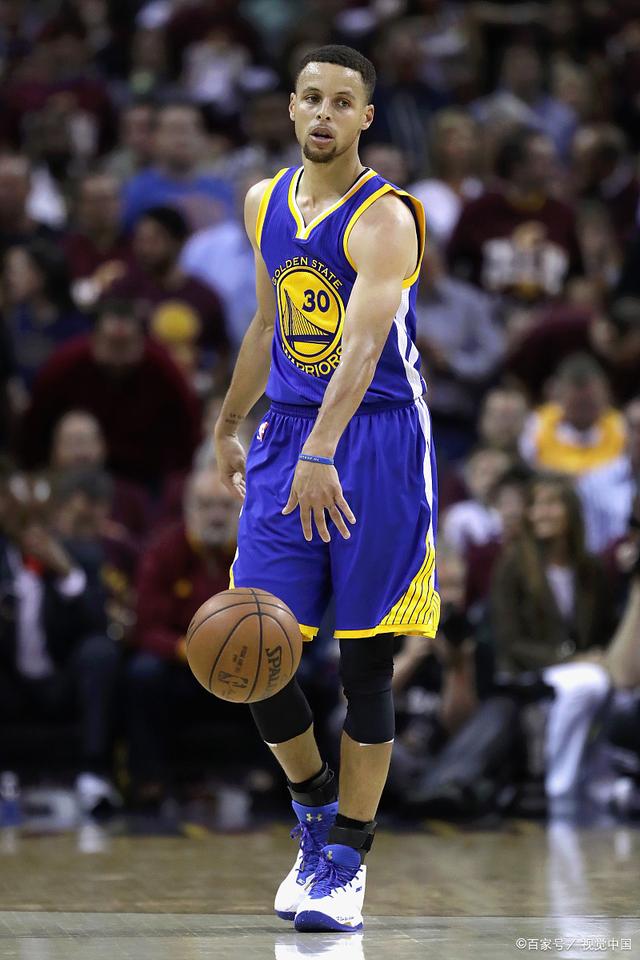 小法：梅西第一次训练就把我晃倒了；现在的球员有点被宠坏了（法布雷加斯：梅西首次训练就把我晃倒，如今的球员有些被惯坏了）