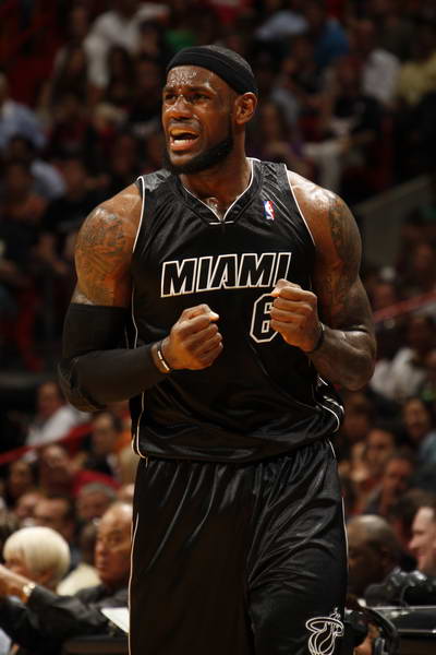 NBA季后赛焦点球员表现回顾（NBA季后赛关键球员表现盘点）