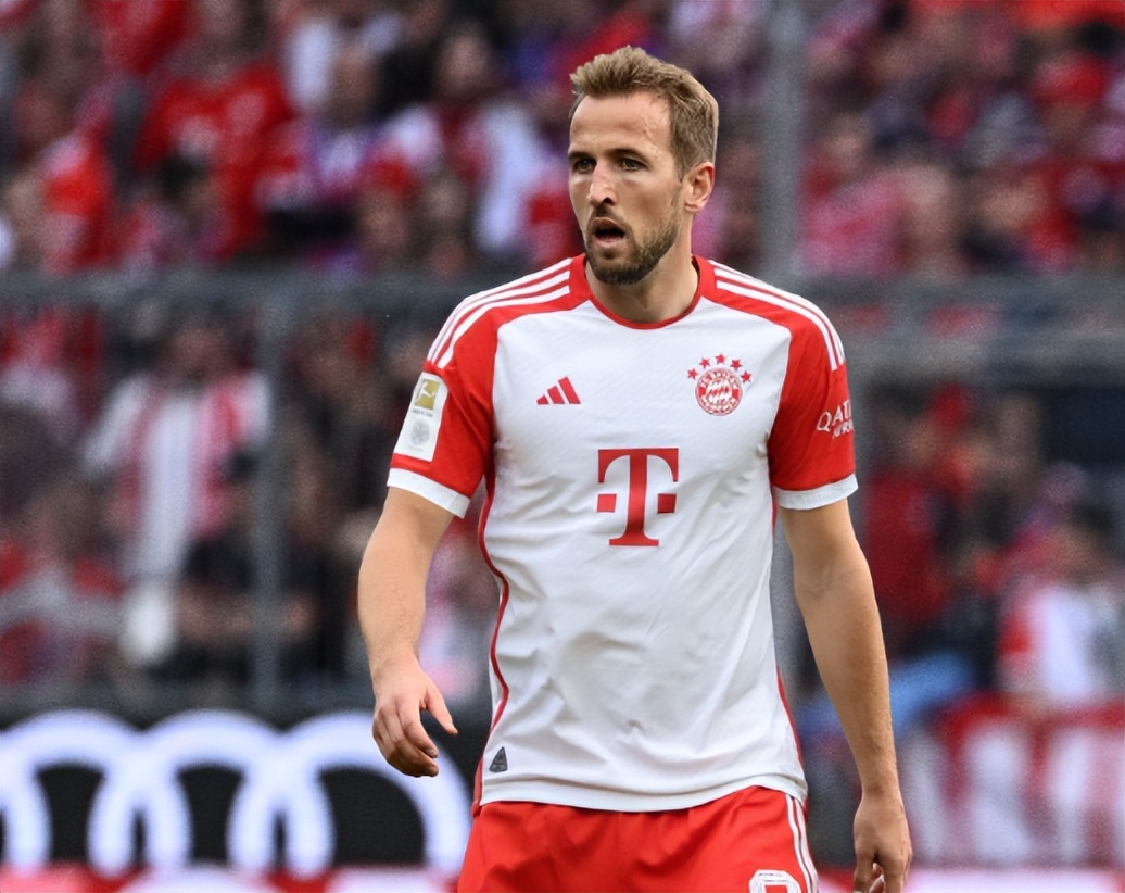 意甲第十四轮：萨索洛3-1逆转佛罗伦萨，紫百合陷入困境（意甲第14轮：萨索洛3-1逆转击败佛罗伦萨，紫百合局势不妙）