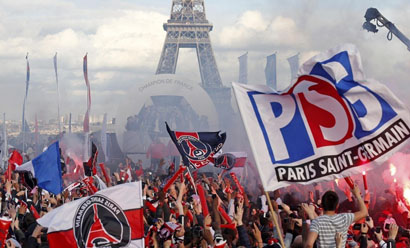 湖人半场高效，两项命中率均超5成，两队狂轰16记三分（半场火力全开！湖人双命中率破50%，两队合飙16记三分）