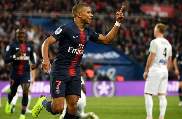 拜仁CEO：我希望续约于帕梅卡诺，卡尔为青训球员树立榜样（拜仁高层：希望续签于帕梅卡诺，卡尔是青训球员的楷模）