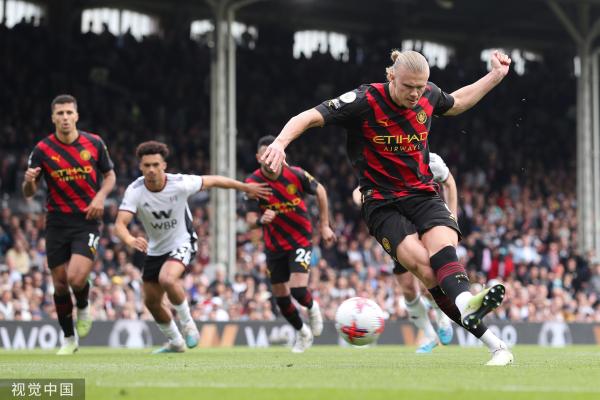 兰德尔首节状态低迷，投篮命中率低（兰德尔首节手感冰冷，命中率不佳）